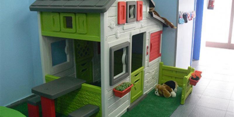 Imatge de caseta infantil de jocs a l'interior de l'acadèmia